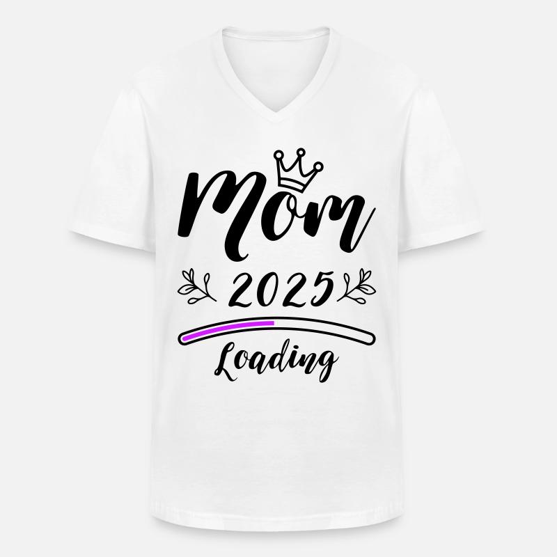 Mama 2025 Mom Loading - Männer-T-Shirt mit V-Ausschnitt - Weiß