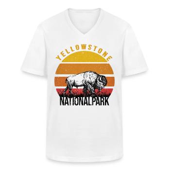 Yellowstone nasjonalpark - Klassisk T-skjorte med V-hals for menn - hvit - Foran - AI Model Male 185 light (185cm)