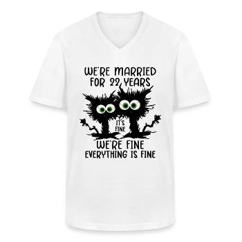 22 jaar getrouwd bronzen huwelijksverjaardagscadeau - Klassiek mannen T-shirt met V-hals - wit - Voor - AI Model Male 185 light (185cm)