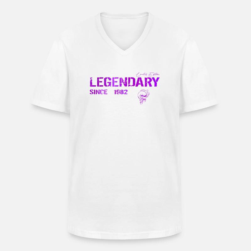 Legendary since 1982 Geschenk - Männer-T-Shirt mit V-Ausschnitt - Weiß