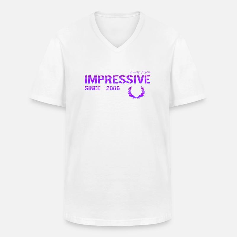 Impressive since 2006 - Männer-T-Shirt mit V-Ausschnitt - Weiß