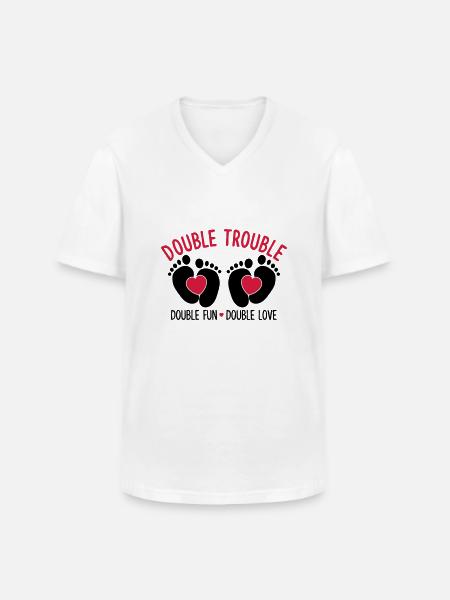 Double trouble - double fun - double love - Klassiek mannen T-shirt met V-hals - wit