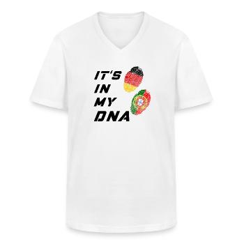 Es ist in meiner DNA Deutschland und Portugal - Männer-T-Shirt mit V-Ausschnitt - Weiß - Vorne - AI Model Male 185 light (185cm)