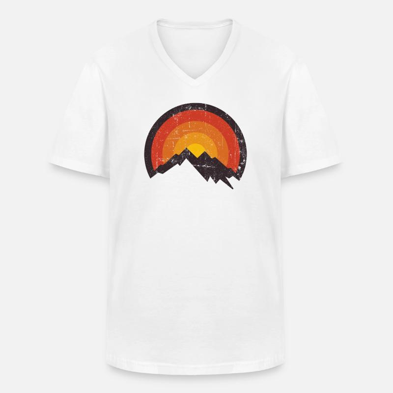 Sunset Mountain Arc - Männer-T-Shirt mit V-Ausschnitt - Weiß