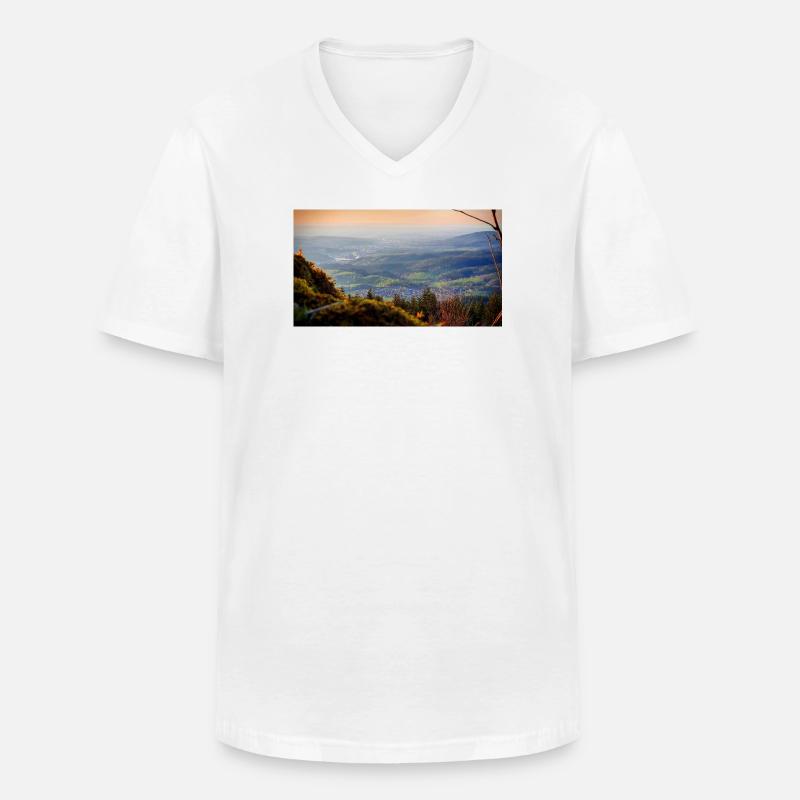 Abendpanorama Berglandschaft - Männer-T-Shirt mit V-Ausschnitt - Weiß