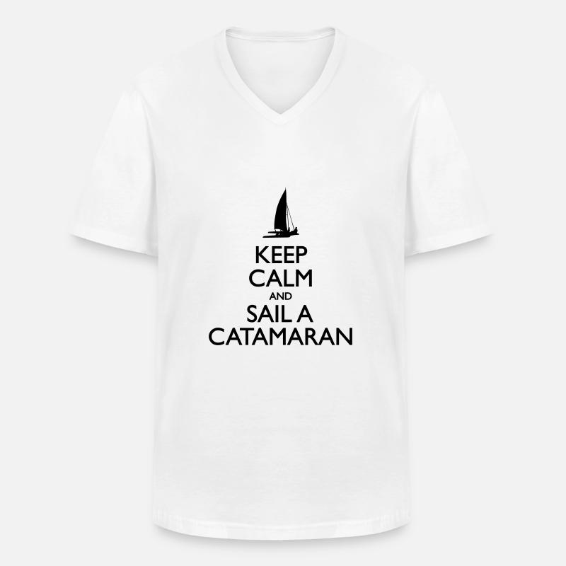 Sail a Catamaran - Männer-T-Shirt mit V-Ausschnitt - Weiß