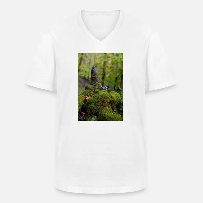 Moosiger Waldvogel In Ruhiger Lichtung - Männer-T-Shirt mit V-Ausschnitt - Weiß