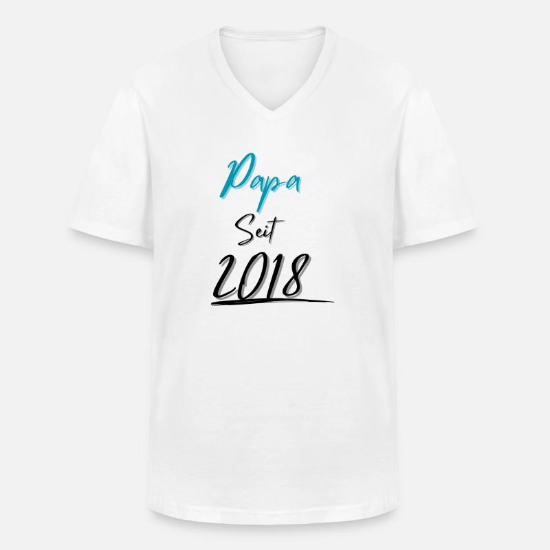 Papa seit 2018 - Männer-T-Shirt mit V-Ausschnitt - Weiß