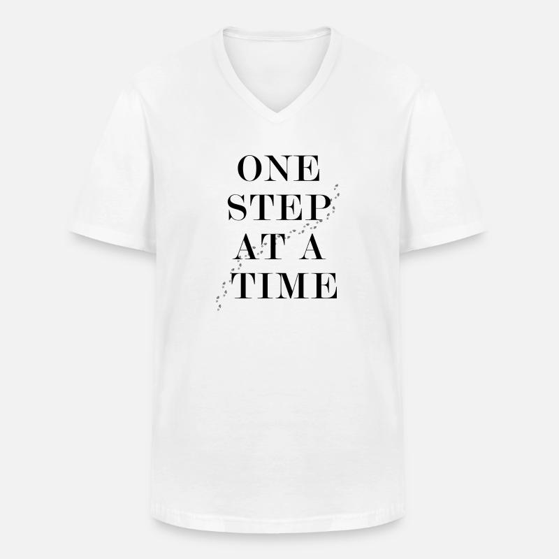 One Step At A Time - Männer-T-Shirt mit V-Ausschnitt - Weiß