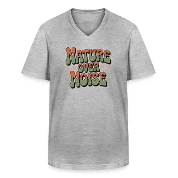 Abenteuer - Natur statt Lärm - Männer-T-Shirt mit V-Ausschnitt - Grau meliert - Vorne - AI Model Male 185 light (185cm)