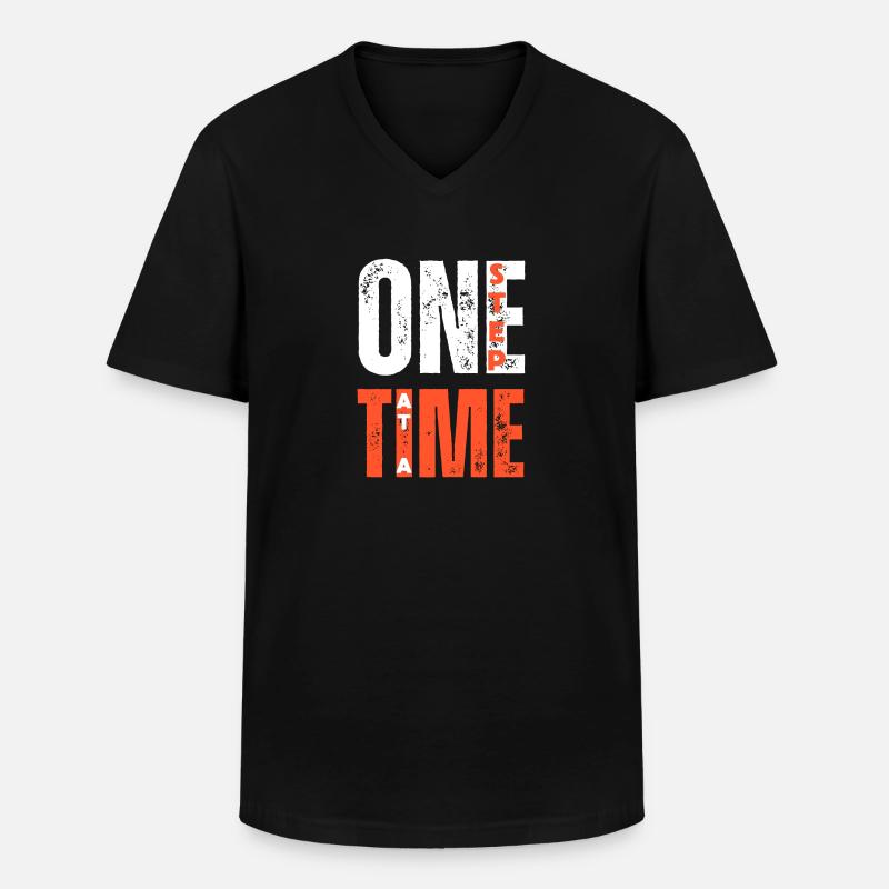 ONE STEP AT A TIME - Männer-T-Shirt mit V-Ausschnitt - Schwarz