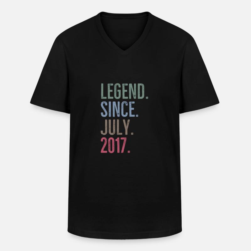 Legende seit Juli 2017 - Männer-T-Shirt mit V-Ausschnitt - Schwarz