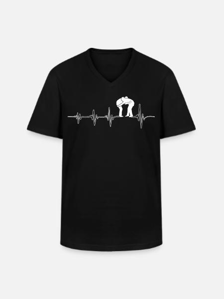 My heart beats for wrestling - Men's V-Neck T-Shirt - black