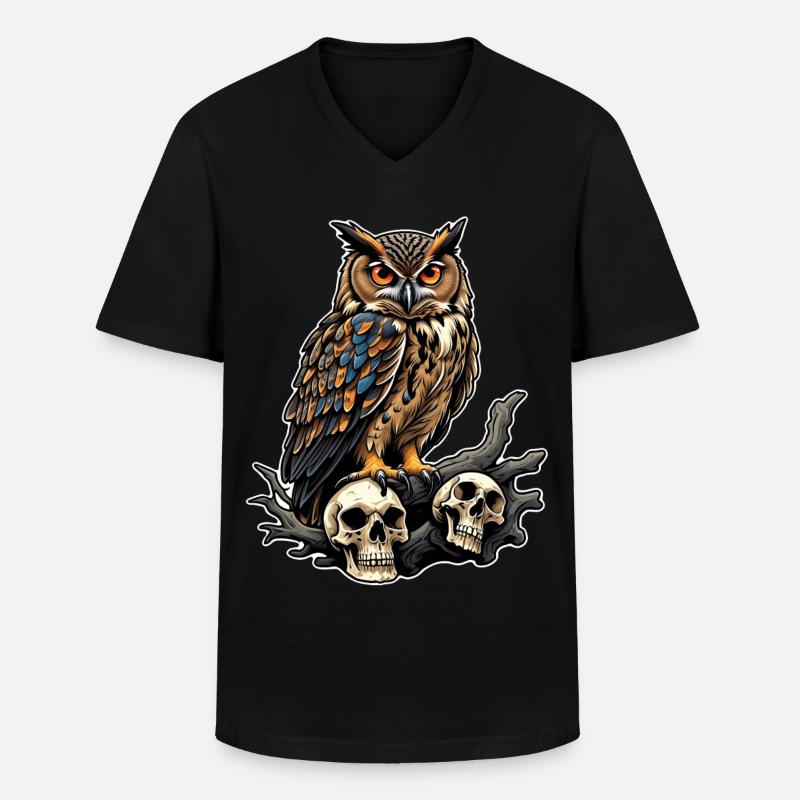 Eule sitzt auf Skulls - Männer-T-Shirt mit V-Ausschnitt - Schwarz