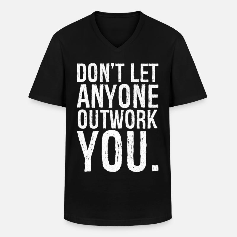 don't let anyone outwork you - Männer-T-Shirt mit V-Ausschnitt - Schwarz