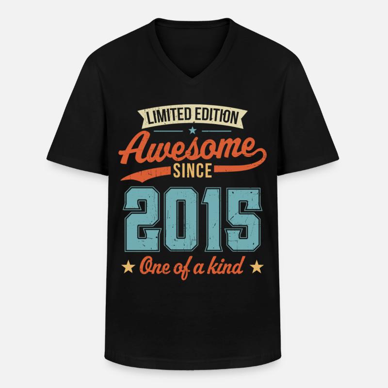 Genial seit 2015 - Männer-T-Shirt mit V-Ausschnitt - Schwarz