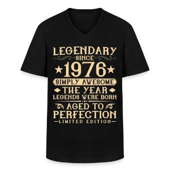 50. Geburtstag Vintage Jahrgang 1976 Geschenk - Männer-T-Shirt mit V-Ausschnitt - Schwarz - Vorne - AI Model Male 178 dark (178cm)