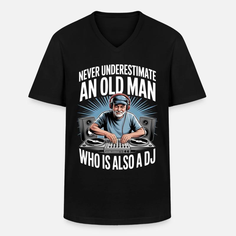 Never Underestimate Old Man DJ - Männer-T-Shirt mit V-Ausschnitt - Schwarz