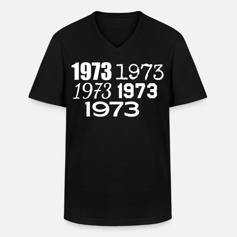 1973 - Männer-T-Shirt mit V-Ausschnitt - Schwarz
