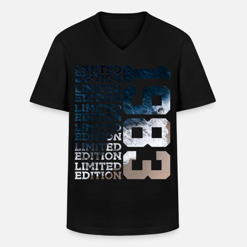BEGRÄNSAD UPLAGE 1983 43 ÅR 43 ÅRSDAG - T-shirt med V-ringning herr - svart