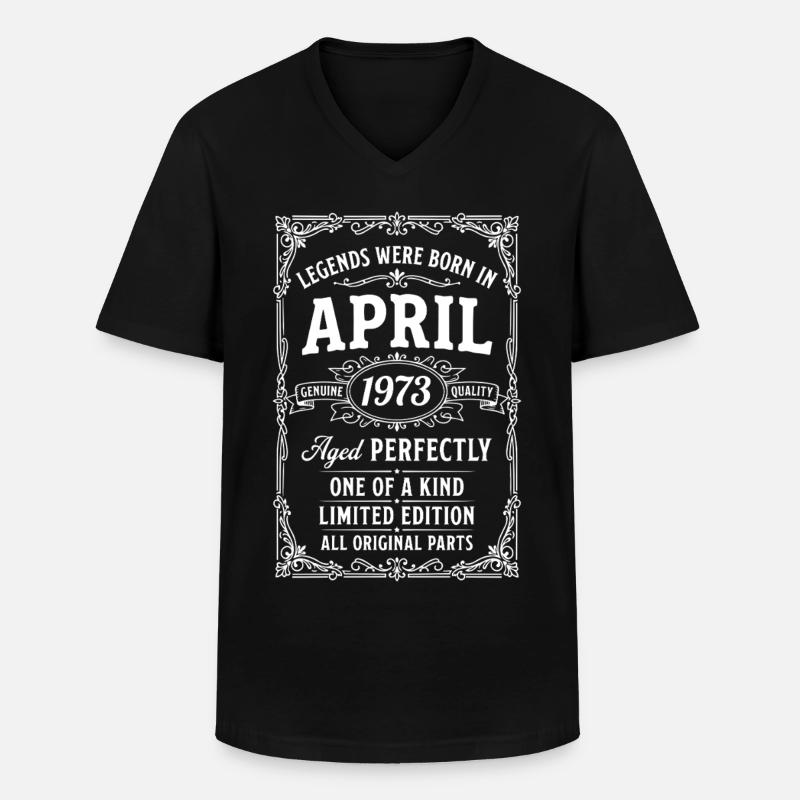 Großartig seit April 1973 - Männer-T-Shirt mit V-Ausschnitt - Schwarz