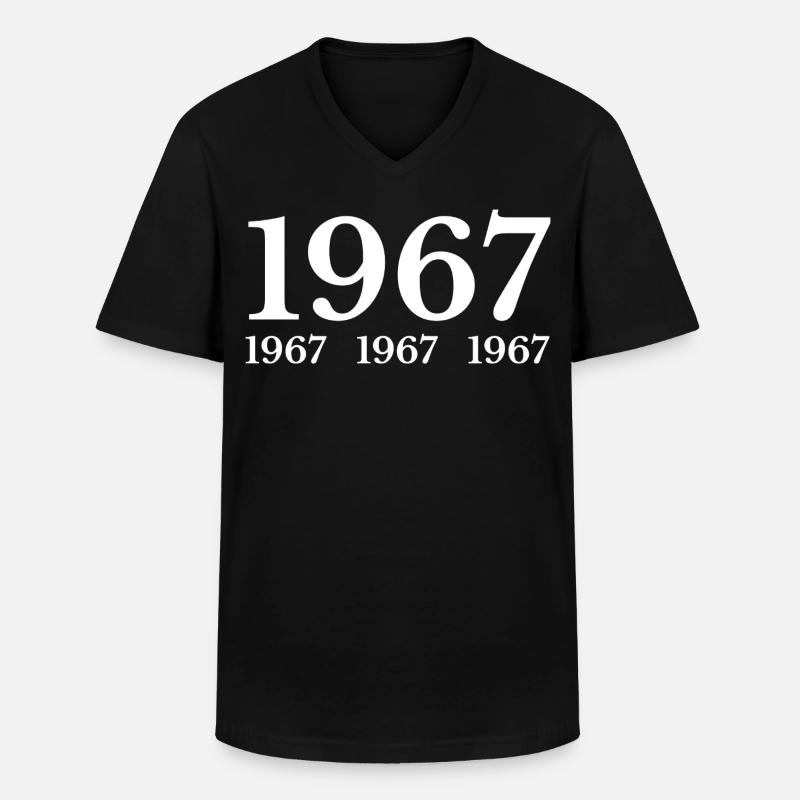 1967 - Männer-T-Shirt mit V-Ausschnitt - Schwarz
