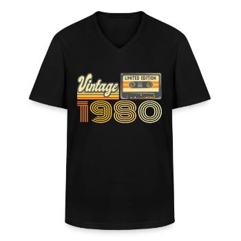 Vintage 1980 Kassette Mixtape - 40. Geburtstag - Männer-T-Shirt mit V-Ausschnitt - Schwarz - Vorne - AI Model Male 178 dark (178cm)