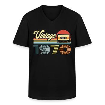 Vintage 1970 Kassette Mixtape - 50. Geburtstag - Männer-T-Shirt mit V-Ausschnitt - Schwarz - Vorne - AI Model Male 178 dark (178cm)