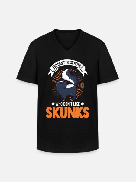 Skunk lovers - Men's V-Neck T-Shirt - black