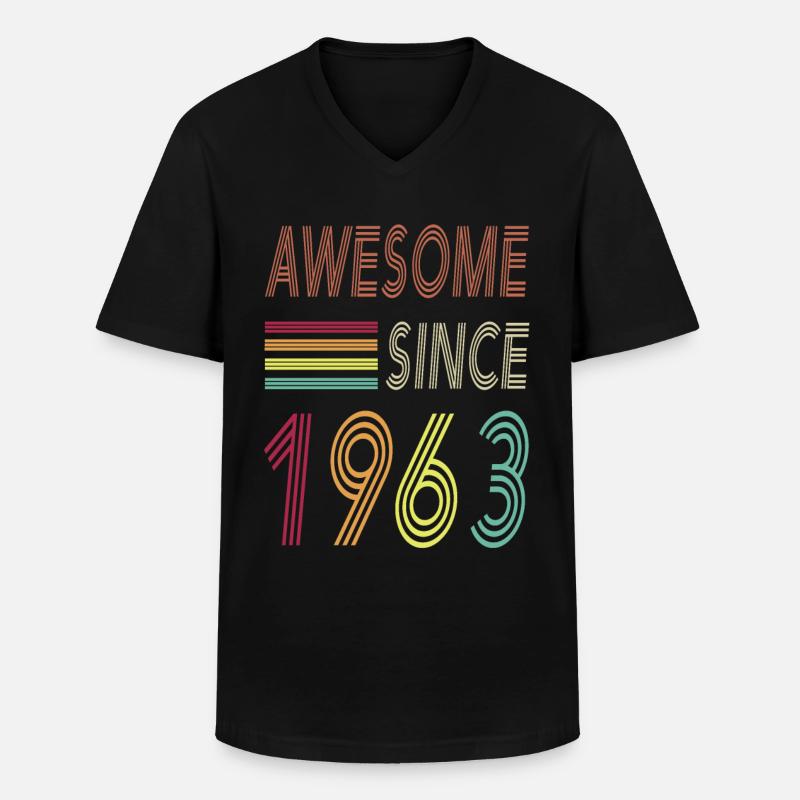 Awesome since 1963 - Männer-T-Shirt mit V-Ausschnitt - Schwarz