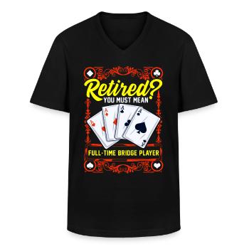 Joueurs de bridge à temps plein dans les cartes de bridge de retraite - T-shirt col V Homme - noir - Devant - AI Model Male 178 dark (178cm)