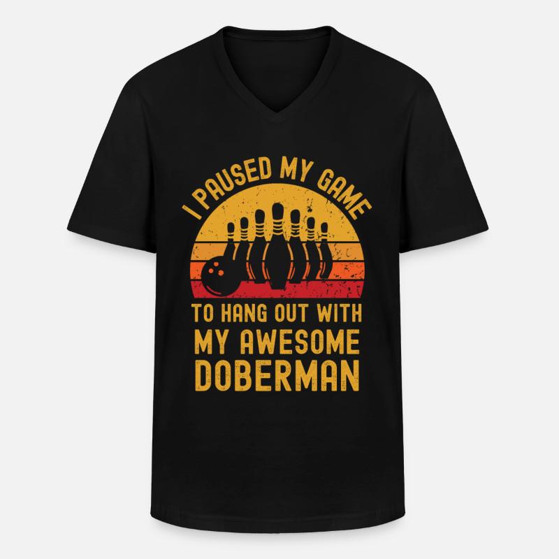 Bowling und Dobermann - Männer-T-Shirt mit V-Ausschnitt - Schwarz