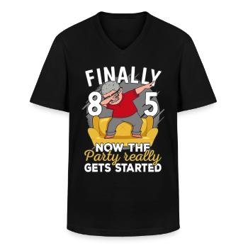 85. Geburtstag Mann 85 Jahre alt 85ter 85er Opa - Männer-T-Shirt mit V-Ausschnitt - Schwarz - Vorne - AI Model Male 178 dark (178cm)