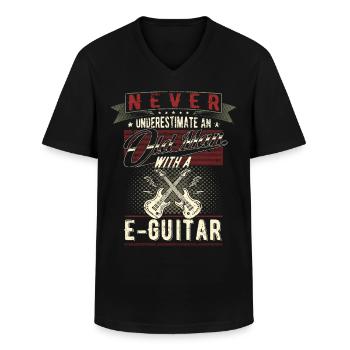 Unterschätze niemals einen alten Mann E-Gitarre - Männer-T-Shirt mit V-Ausschnitt - Schwarz - Vorne - AI Model Male 178 dark (178cm)