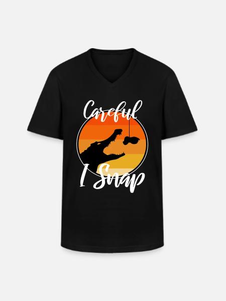 Careful i snap alligator - Men's V-Neck T-Shirt - black