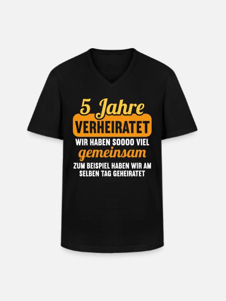 Wir haben viel gemeinsam 5.Hochzeitstag - Männer-T-Shirt mit V-Ausschnitt - Schwarz