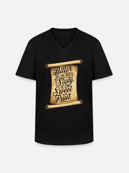 Cato citaat bitter zijn de wortels van studie - Klassiek mannen T-shirt met V-hals - zwart