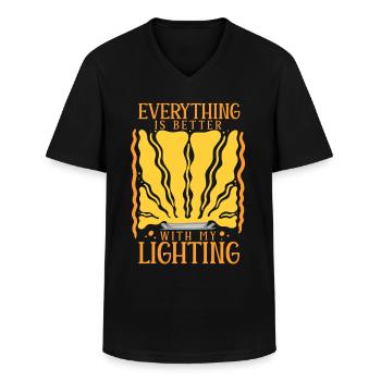 Technicien éclairagiste Tout va mieux avec l’éclairage - T-shirt col V Homme - noir - Devant - AI Model Male 178 dark (178cm)