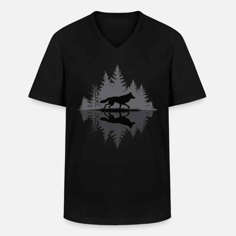 Wolf im dunklen Wald - Männer-T-Shirt mit V-Ausschnitt - Schwarz