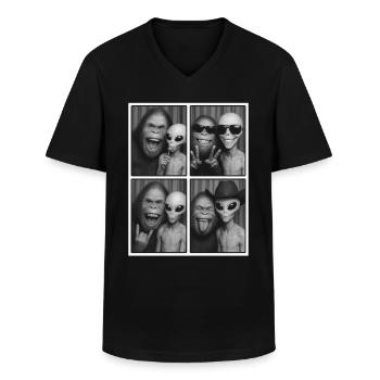 Bigfoot, Alien, Photo, Photo Booth, Alien - Men's V-Neck T-Shirt - black - Front - AI Model Male 178 dark (178cm)