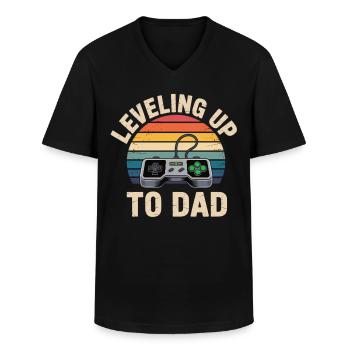 Gå upp till nivå upp till pappatröja - T-shirt med V-ringning herr - svart - Fram - AI Model Male 178 dark (178cm)