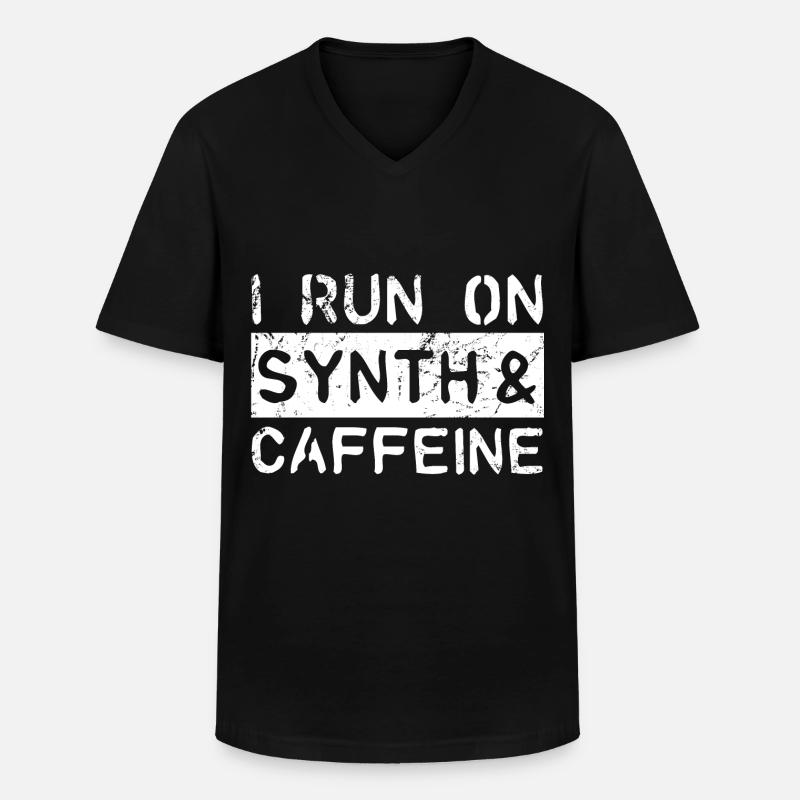 I run on synth & caffeine - Männer-T-Shirt mit V-Ausschnitt - Schwarz