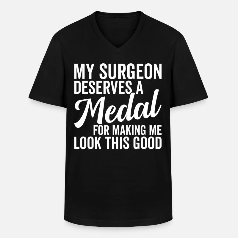 Plastischer Chirurg Verdient Medaille - Männer-T-Shirt mit V-Ausschnitt - Schwarz