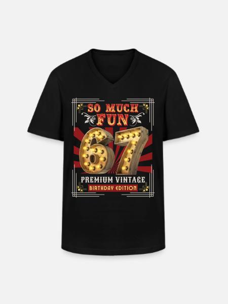 67th birthday 67 years Vintage-Retro Fun-Birthday - Men's V-Neck T-Shirt - black
