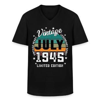 Retro 80 Jahre alter Jahrgang Juni 1945 80. Geburtstag - Männer-T-Shirt mit V-Ausschnitt - Schwarz - Vorne - AI Model Male 178 dark (178cm)