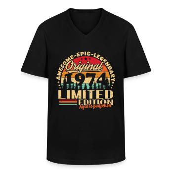 Original 1974 Vintage Retro Jubiläumsgeschenk - Männer-T-Shirt mit V-Ausschnitt - Schwarz - Vorne - AI Model Male 178 dark (178cm)