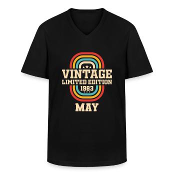 41e anniversaire mai Vintage 1983 idée cadeau - T-shirt col V Homme - noir - Devant - AI Model Male 178 dark (178cm)