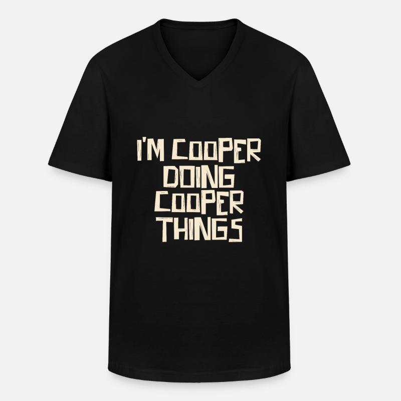I'm Cooper doing Cooper things - Männer-T-Shirt mit V-Ausschnitt - Schwarz