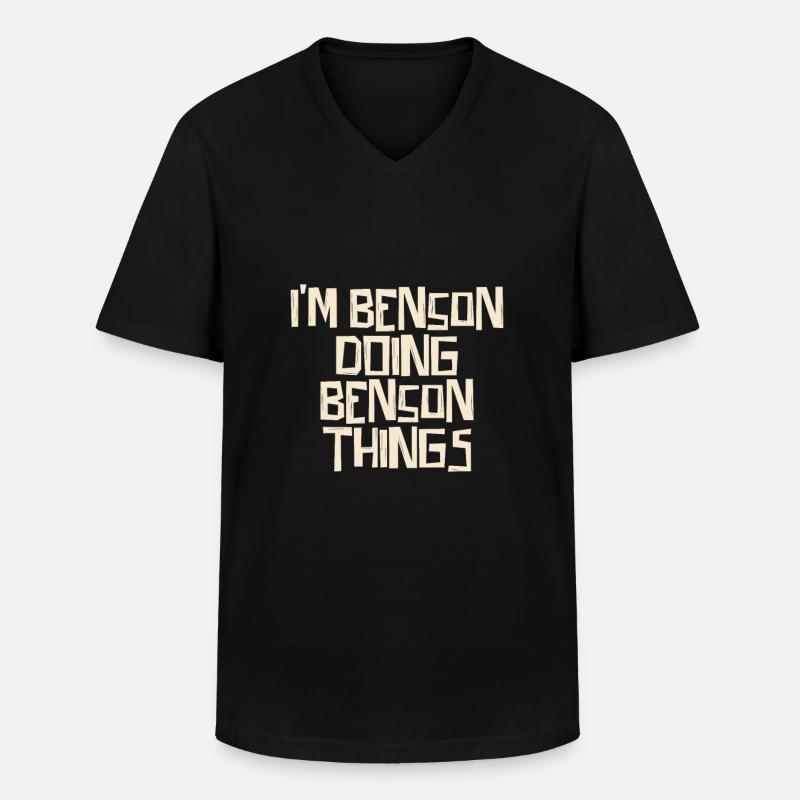 I'm Benson doing Benson things - Männer-T-Shirt mit V-Ausschnitt - Schwarz