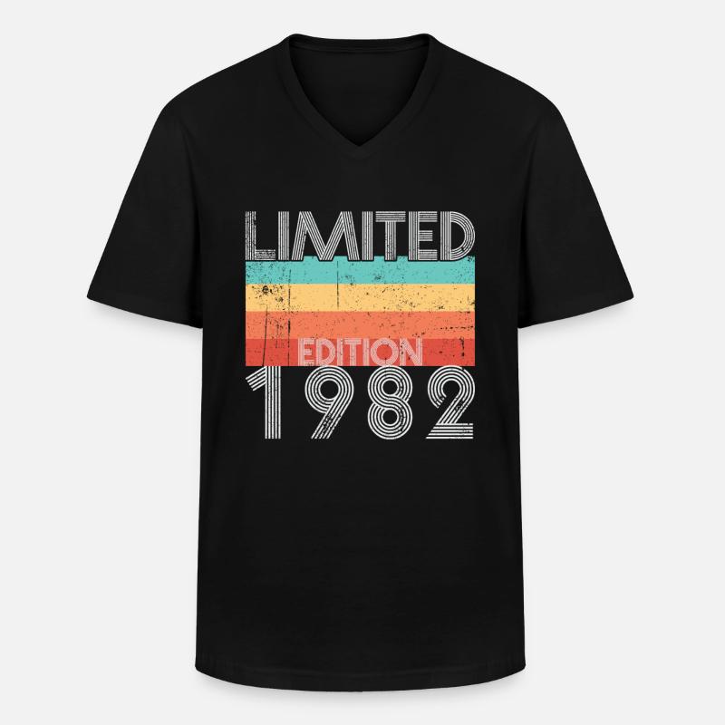 Limited Edition Retro 1982 - Männer-T-Shirt mit V-Ausschnitt - Schwarz